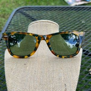 EUC Ray Ban original wayfarer in tortoise green